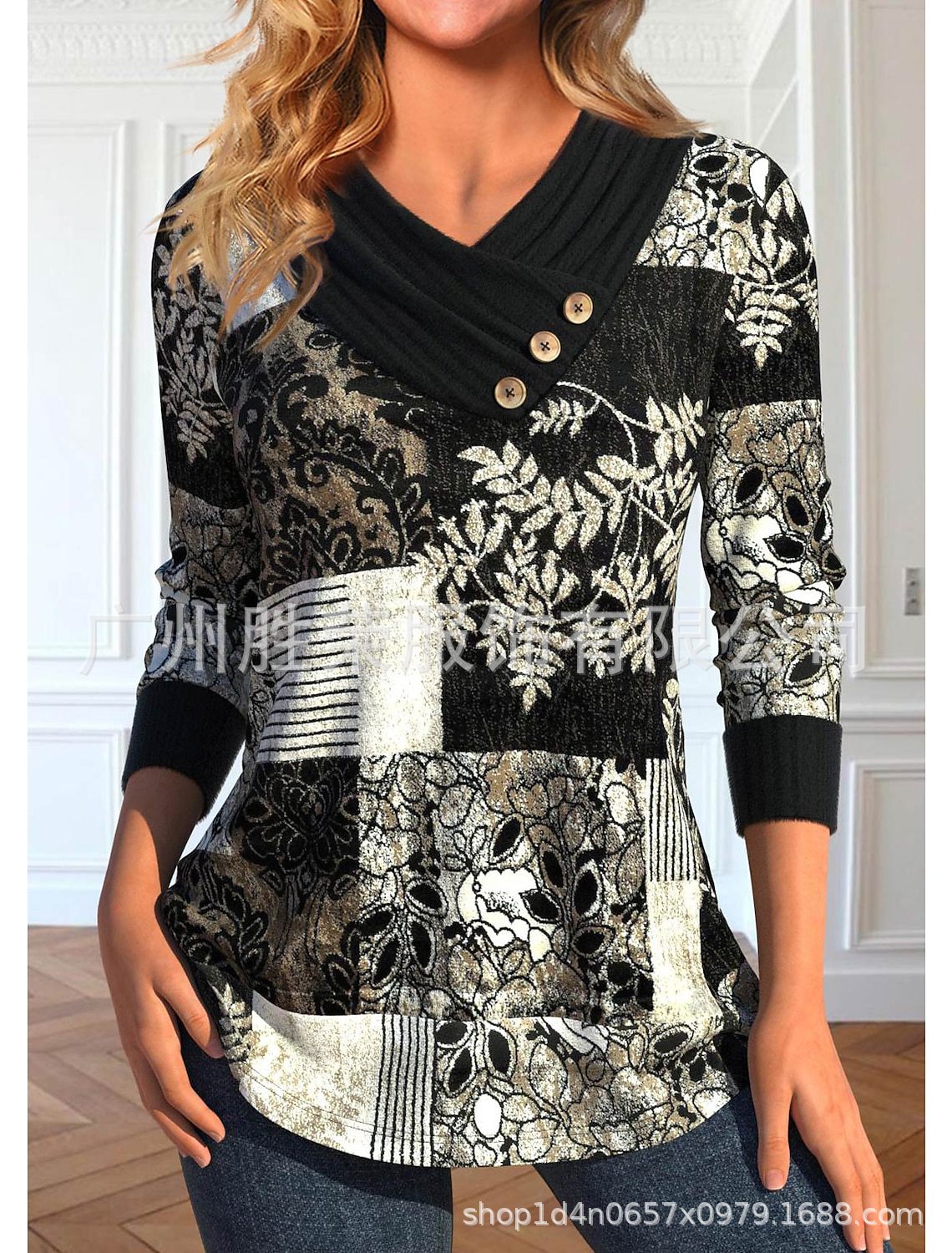 Three-button V-collar Contrast Color Long-sleeved Sweater