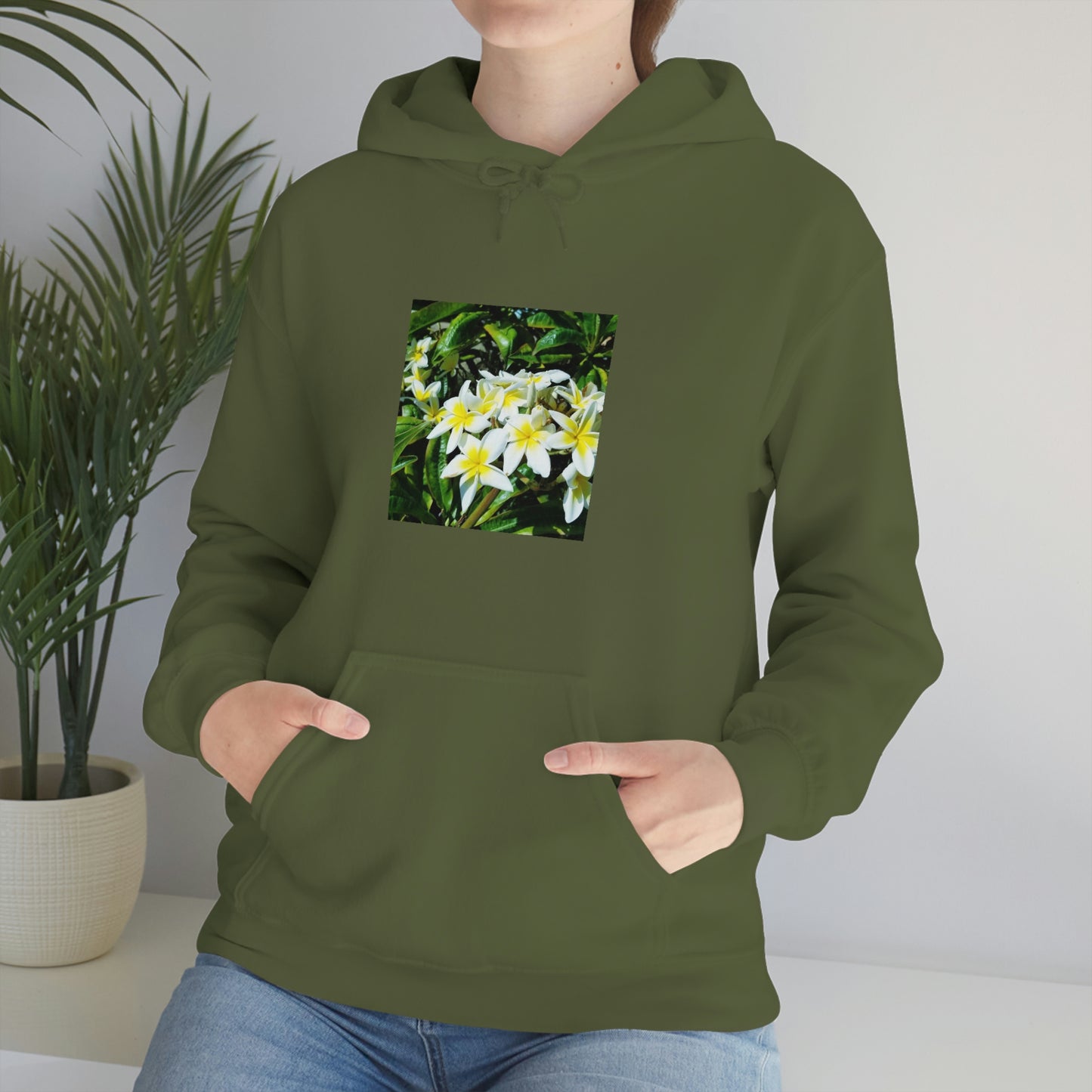 Islander Plumeria Unisex Heavy Blend™ Hooded Sweatshirt